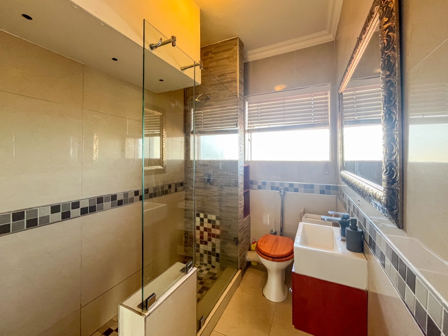 To Let 1 Bedroom Property for Rent in Green Point Western Cape